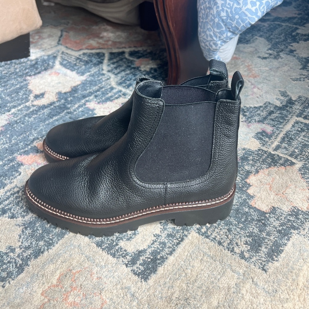 Caslon Black Chelsea Boots